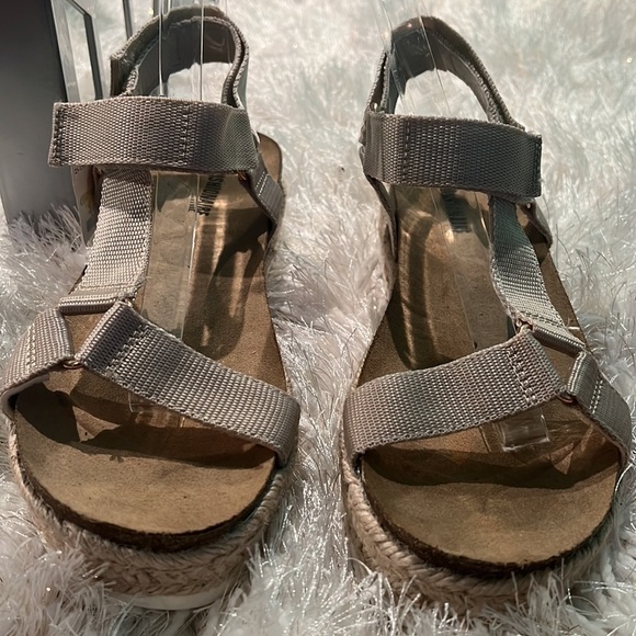 Cushionaire Women’s Summer Sandals, Velcro Strap, Size 10, NWT - Picture 14 of 16